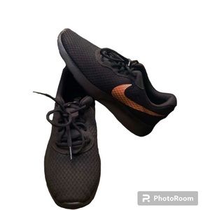 NWT Nike Tanjun